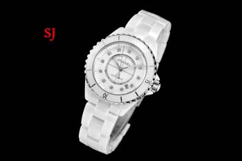 新作入荷 J12シャネル  女性腕時計33mm