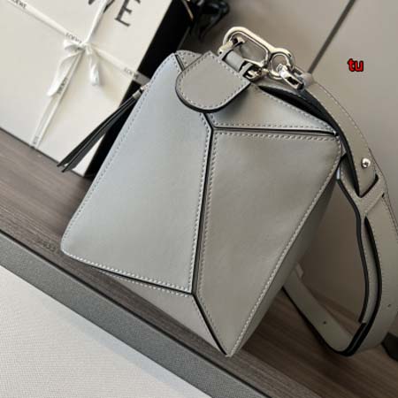 2023年4月新作入荷原版復刻 LOEWE バッグ tu工場 SIZE:35*17*24