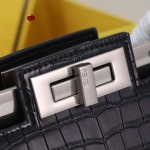 2023年春夏新作入荷Fendi バッグqb工場 size:33cm