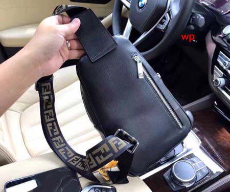 高品質新作入荷 フェンディ メンズのバッグ wp工場 size:W19XH26XD6.5cm