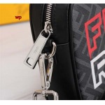 高品質新作入荷 フェンディメンズのバッグ  wp工場 size:23*16*5