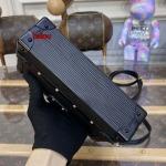 2023年5月30日原版復刻新作入荷 ルイヴィトンM20532 バッグ haiou工場size:20*5*12.5cm