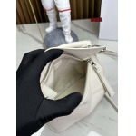 2023年早秋新作入荷高品質 LOEWE バッグ  LOW1工場 18CM