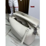 2023年早秋新作入荷高品質 LOEWE バッグ  LOW1工場 18CM