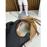 2023年早秋新作入荷高品質 LOEWE バッグ  LOW1工場 18CM