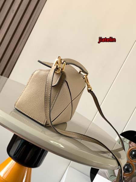 2023年早秋新作入荷高品質 LOEWE バッグ jiatelin工場 SIZE:18～12.5～8CM