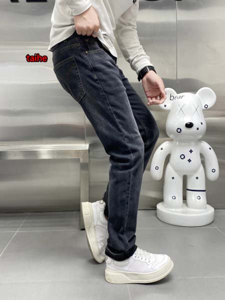 2023年10月19日秋冬新品入荷ヴェルサーチジーパンTAIHE工場