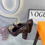 2024年4月26日夏季高品質新作入荷ルイヴィトンシングルシューズ  xj工場