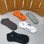 2024年新品人気ルイヴィトン 靴下一箱5足セット