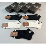 2024年新品人気ルイヴィトン 靴下一箱5足セット