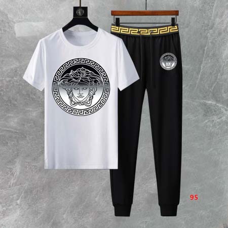 2024年7月25日新品入荷ヴェルサーチ上下セットです 95工場