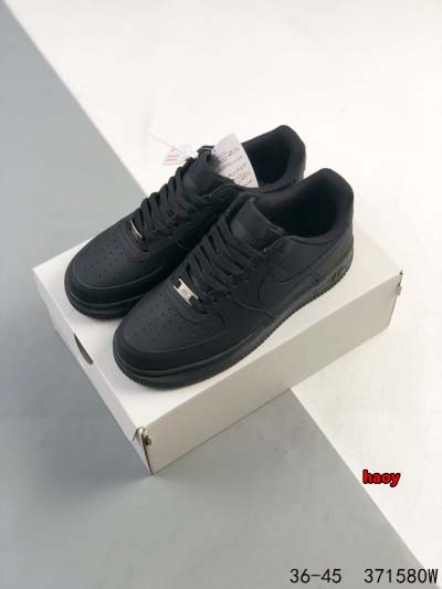 2024年8月28日秋冬新品入荷 NIKE スニーカー haoy工場