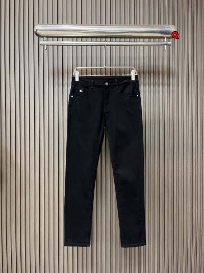 2024年10月22日秋冬高品質新品入荷 バーバリー ジーンズ  Q工場