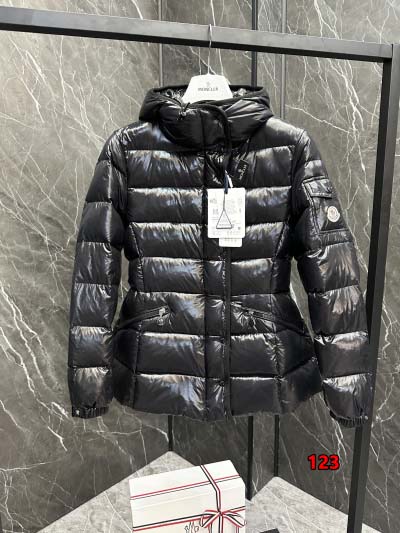 2024年12月10日秋冬人気 モンクレール  女性ダウンジャケット123工場