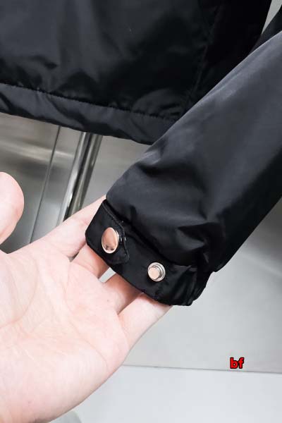 2024年12月11日秋冬高品質PRADA 綿入れの服ジャケットアウター bf工場