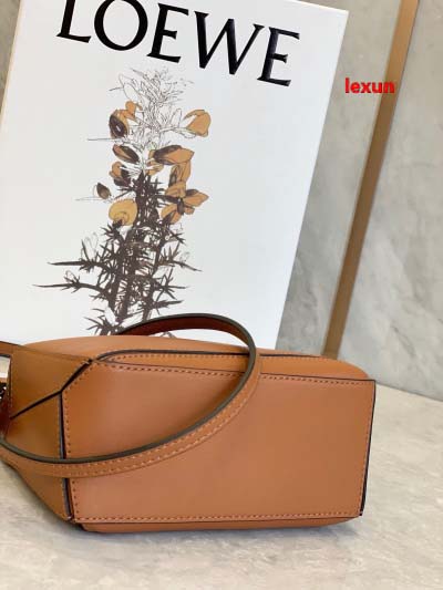 2025年早春新品入荷 LOEWE 本革 バッグ lexun工場18*12.5*8cm