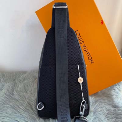 2025年早春新品入荷 ルイヴィトンチェストバッグの男性 3工場