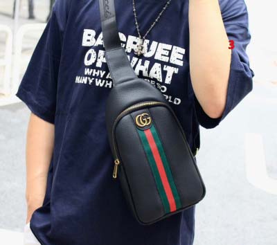 2025年早春新品入荷 グッチ チェストバッグの男性 3工場