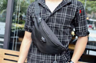 2025年早春新品入荷ヴェルサーチチェストバッグの男性 3工場