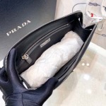 2025年早春新品入荷 PRADA クラッチバッグ 3工場
