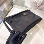 2025年早春新品入荷 PRADA クラッチバッグ 3工場