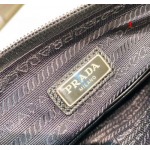 2025年早春新品入荷 PRADA クラッチバッグ 3工場