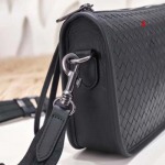 2025年早春新品入荷 Bottega Veneta  バッグ 3工場