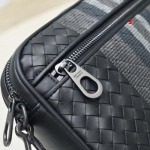 2025年早春新品入荷 Bottega Veneta  クラッチバッグ 3工場