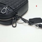 2025年早春新品入荷 Bottega Veneta  クラッチバッグ 3工場