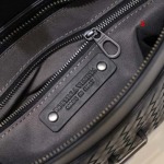 2025年早春新品入荷Bottega Veneta  クラッチバッグ 3工場