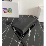 2025年早春新品入荷 PRADA クラッチバッグ 3工場