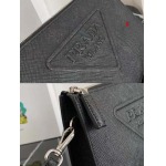 2025年早春新品入荷 PRADA クラッチバッグ 3工場