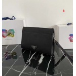 2025年早春新品入荷 PRADA クラッチバッグ 3工場