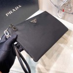 2025年早春新品入荷 PRADA クラッチバッグ 3工場