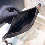 2025年早春新品入荷 PRADA クラッチバッグ 3工場