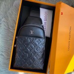 2025年早春新品入荷 ルイヴィトンチェストバッグの男性 3工場