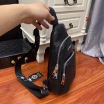 2025年早春新品入荷ヴェルサーチ チェストバッグの男性 3工場