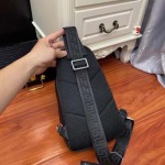 2025年早春新品入荷ヴェルサーチ チェストバッグの男性 3工場