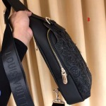 2025年早春新品入荷 ルイヴィトンチェストバッグの男性 3工場