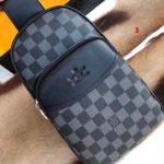 2025年早春新品入荷 ルイヴィトンチェストバッグの男性 3工場