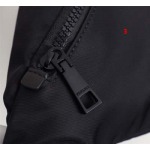 2025年早春新品入荷 ヴェルサーチ ウエストポーチバッグの男性 3工場