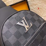 2025年早春新品入荷 ルイヴィトンチェストバッグの男性 3工場