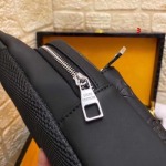 2025年早春新品入荷 ルイヴィトン チェストバッグの男性 3工場