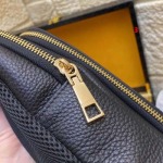 2025年早春新品入荷 ヴェルサーチ チェストバッグの男性 3工場