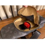 2025年早春新品入荷 ルイヴィトン チェストバッグの男性 3工場