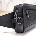 2025年早春新品入荷 Bottega Veneta チェストバッグの男性 3工場