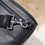 2025年早春新品入荷Bottega Veneta  チェストバッグの男性 3工場