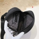 2025年早春新品入荷Bottega Veneta  チェストバッグの男性 3工場