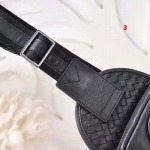 2025年早春新品入荷 Bottega Veneta  チェストバッグの男性 3工場
