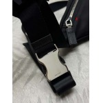2025年早春新品入荷 PRADA ウエストポーチバッグの男性 3工場